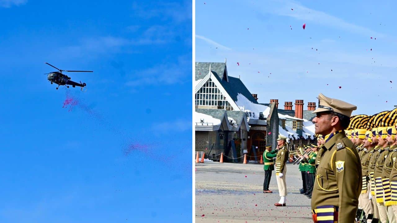 रिज मैदान पर हेलीकॉप्टर से पुष्प वर्षा।