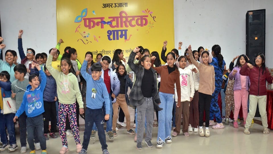 Children, elders and women danced in the Amar Ujala Fun Tastic Sham
