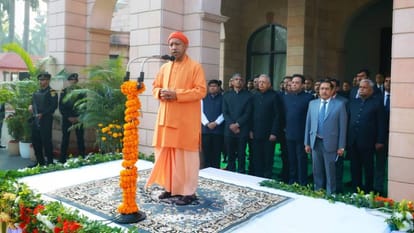 Cm  Yogi hoists tricolour in Lucknow salutes it 77th Republic Day celebrated with great pomp