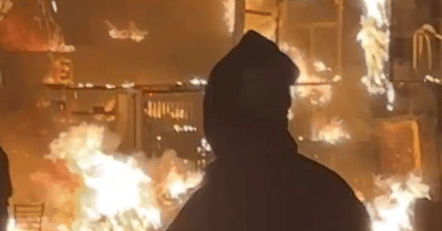 Fire breaks out in restaurant, workers and customers flee for their lives