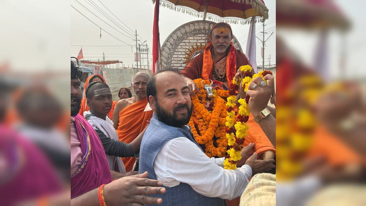 Shankaracharya Avimukteshwaranand took out Cow Pratishtha Prerna Yatra in Magh Mela, welcomed at every place.