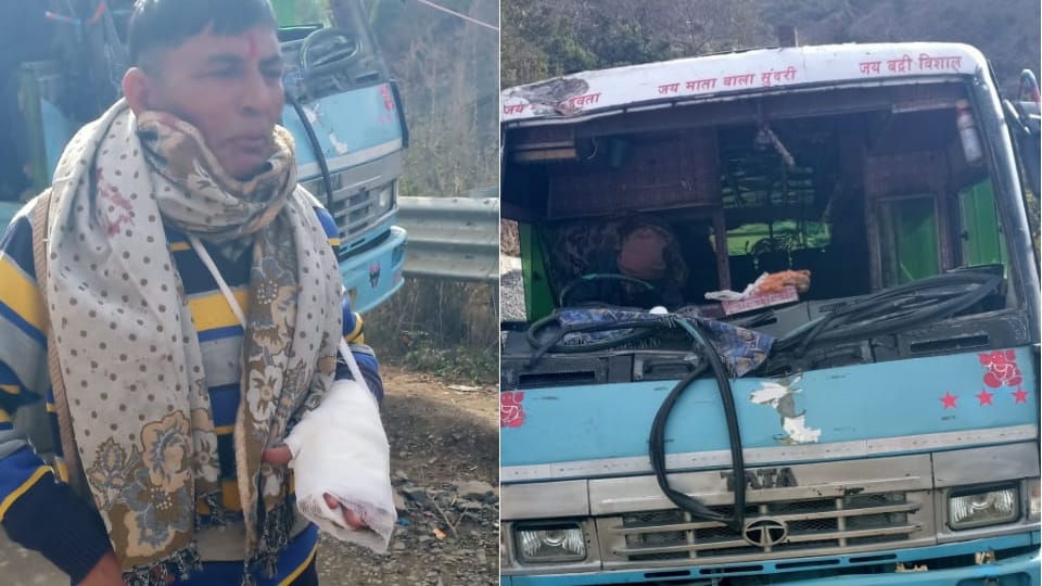 Accident on Yamunotri Highway Boulder fell on bus carrying school children to Lakhamandal