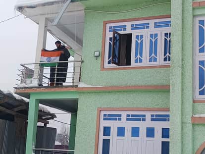 Shopian Man Hoists National Flag on Independence Day, Sends Message of Peace