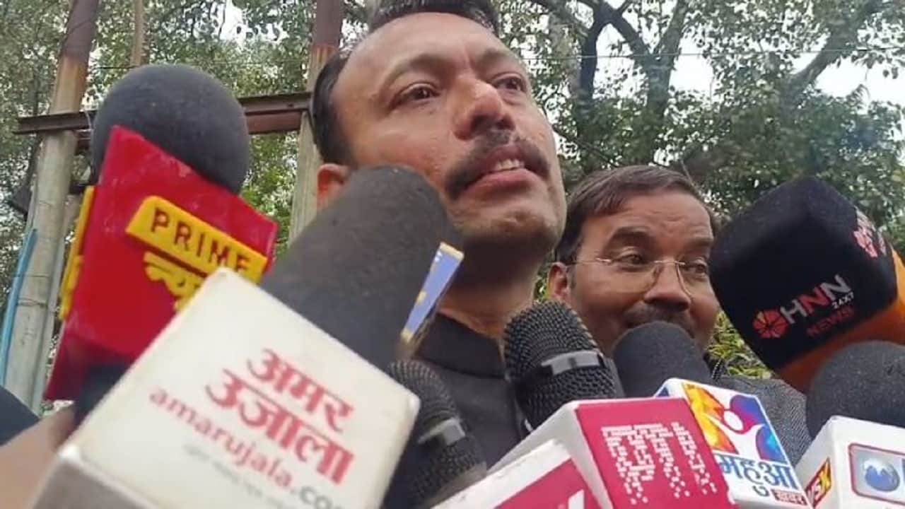 Alankar Agnihotri protest against the government and administration in Bareilly