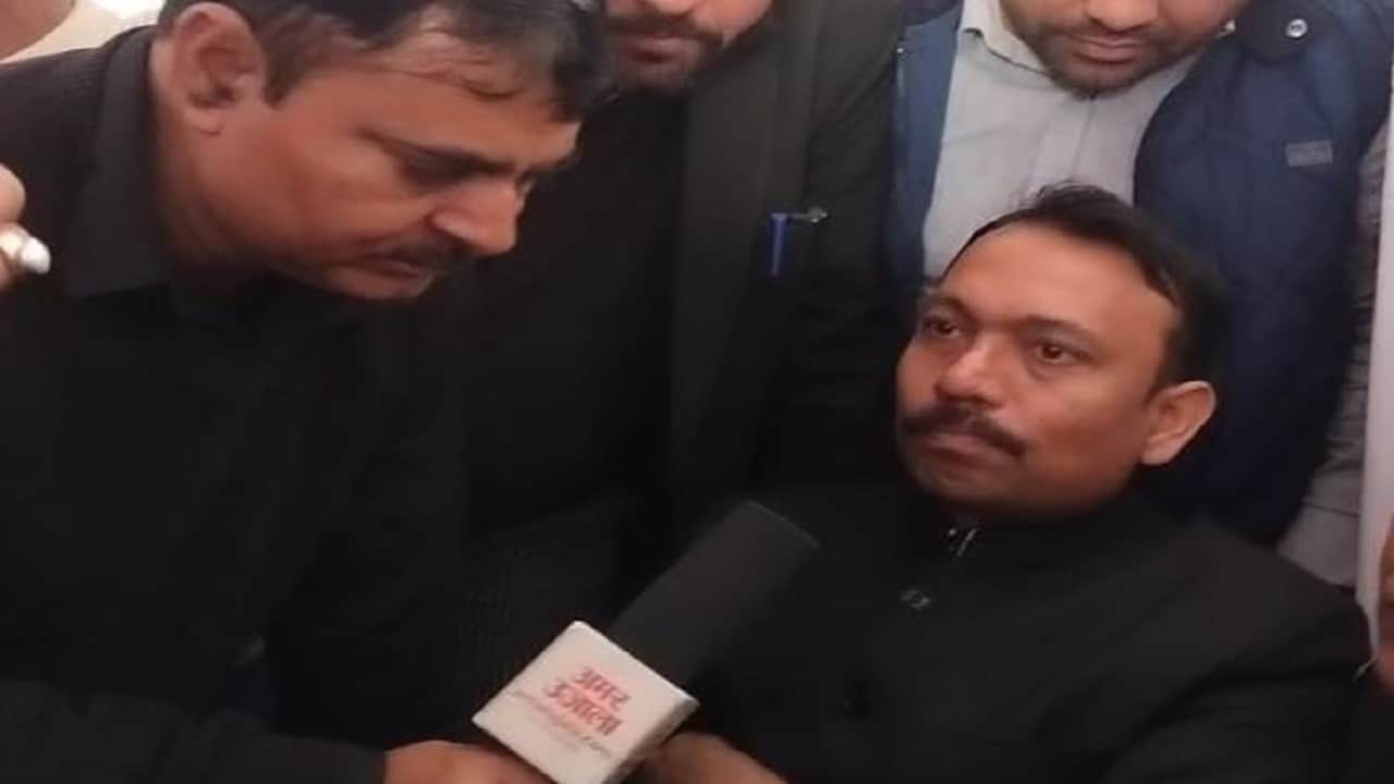 Alankar Agnihotri protest against the government and administration in Bareilly