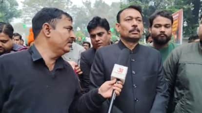 PCS Officer Alankar Agnihotri sitting on dharna outside the Collectorate in Bareilly