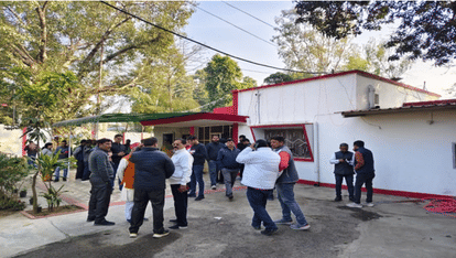 Full story of resignation of two officers in Uttar Pradesh regarding CM Yogi and Shankaracharya including ugc