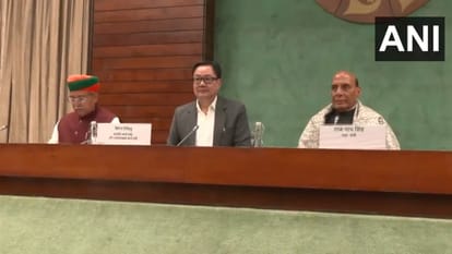 सभी दलों की बैठक में रक्षा मंत्री राजनाथ सिंह