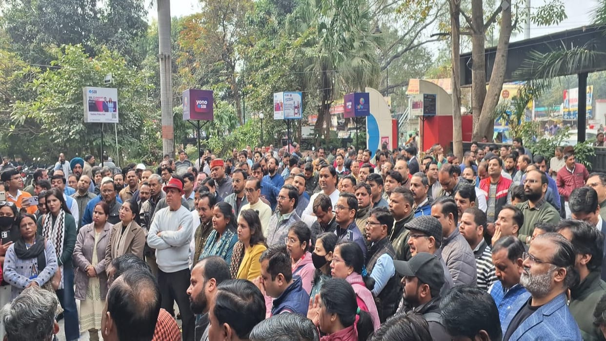 Bank employees strike for demands five day working in Bareilly