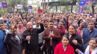Bank employees strike for demands five day working in Bareilly
