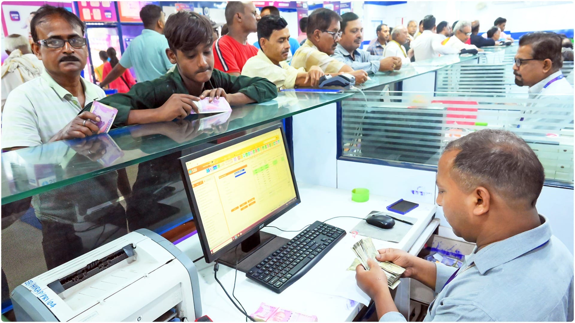 Explainer: Those depositing cash in the bank should be careful, will there be tax and penalty?