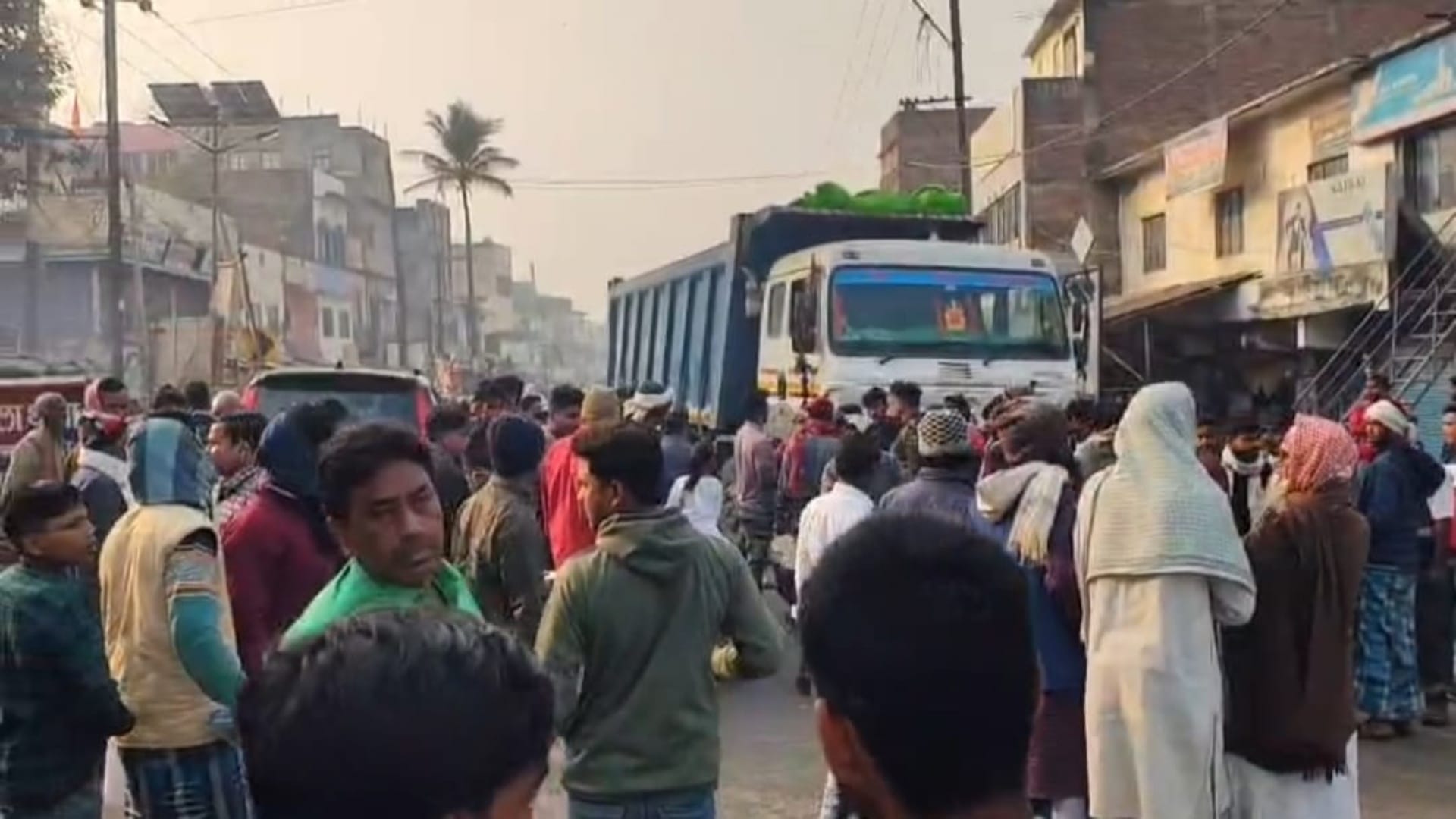 तेज रफ्तार हाइवा ने मासूम को रौंदा