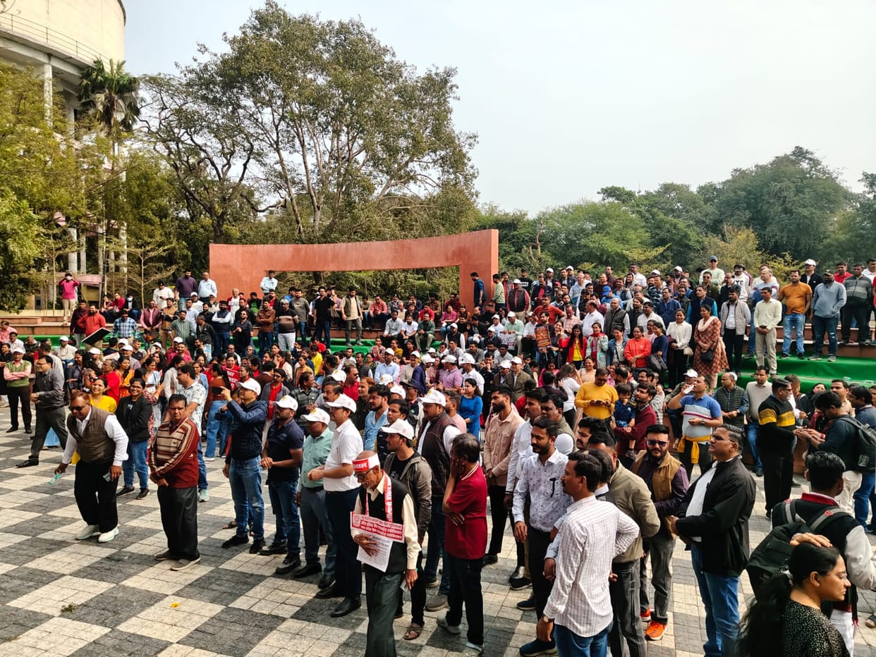 Indore: Massive Strike by Bank Employees – 700 Banks Closed Over Demand for a Five-Day Work Week.