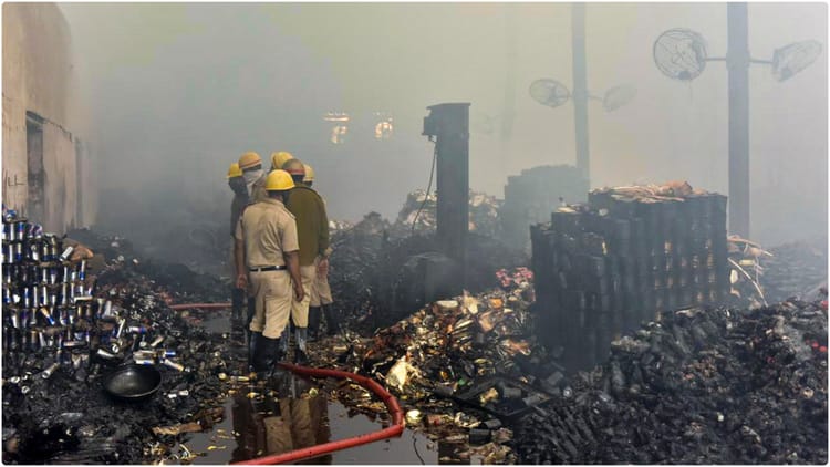 পশ্চিমবঙ্গ: দক্ষিণ 24 পরগনার গুদামে ভয়াবহ অগ্নিকাণ্ড, এখনও পর্যন্ত আটজনের মৃত্যু, সংখ্যা বাড়তে পারে