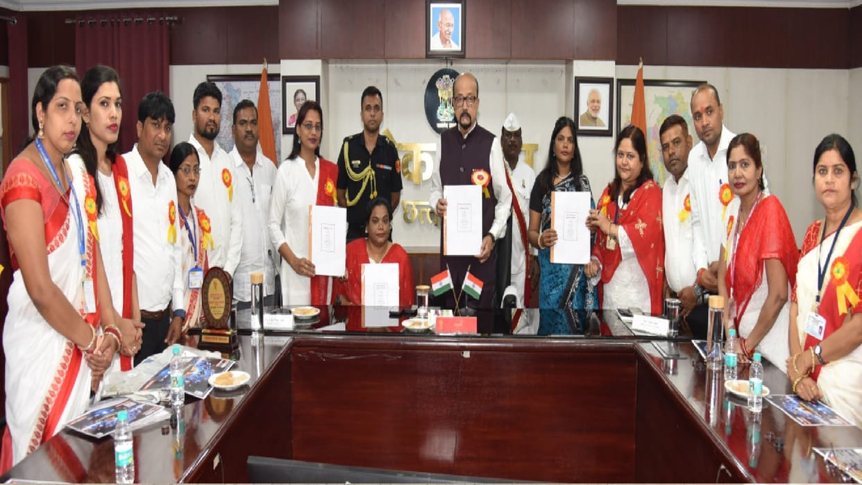 Governor Ramen Deka released Braille books and audio books in Chhattisgarh