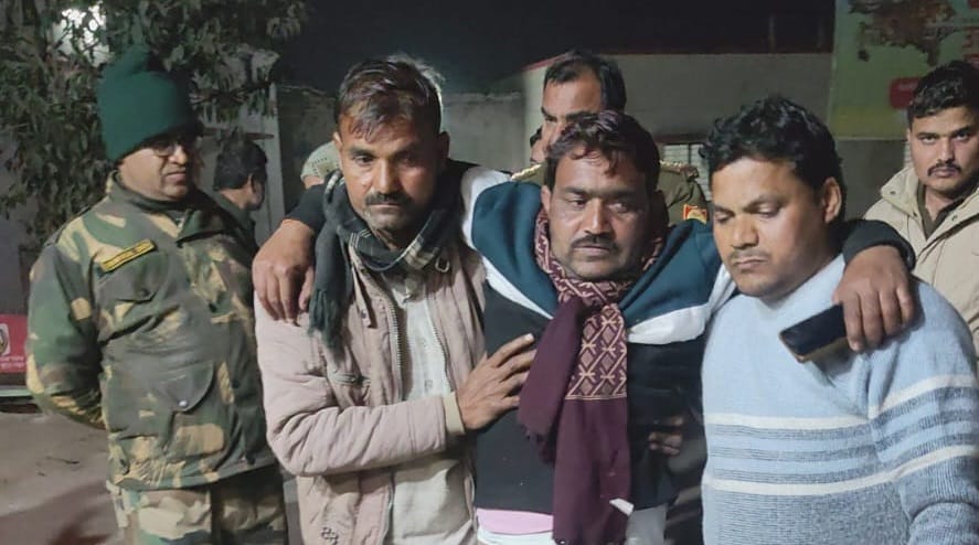 Hamirpur Firing and fighting in Ramlila fair three injured in fight for supremacy referred to Jhansi and Orai