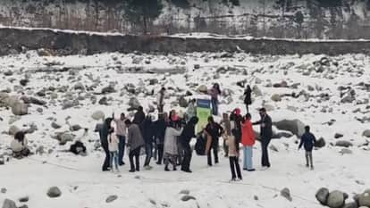 Rain and snowfall alert: All schools in Manali and Banjar closed, 13 schools in Kullu to remain shut.