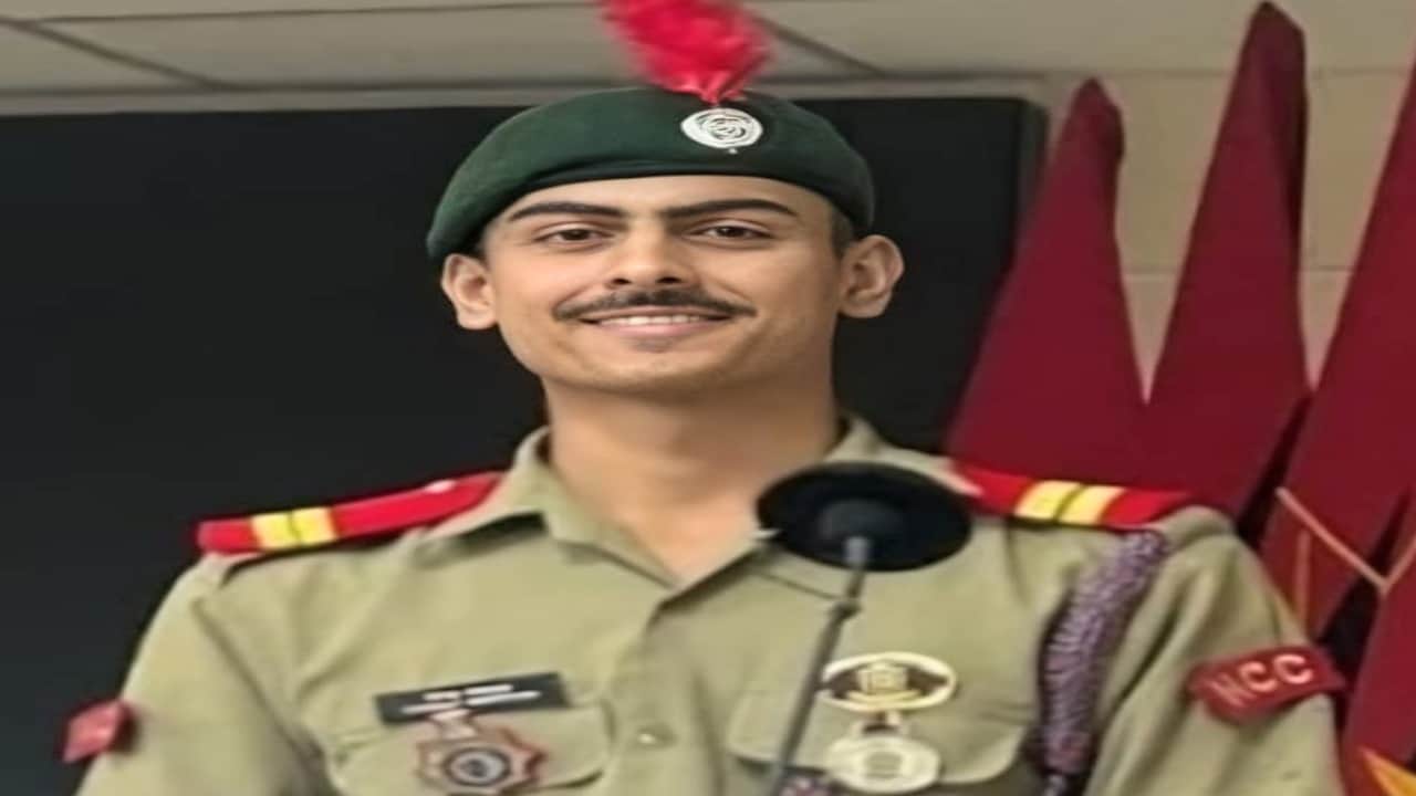 एनसीसी कैडेट मानव मन्हास का मॉरीशस के लिए चयन।