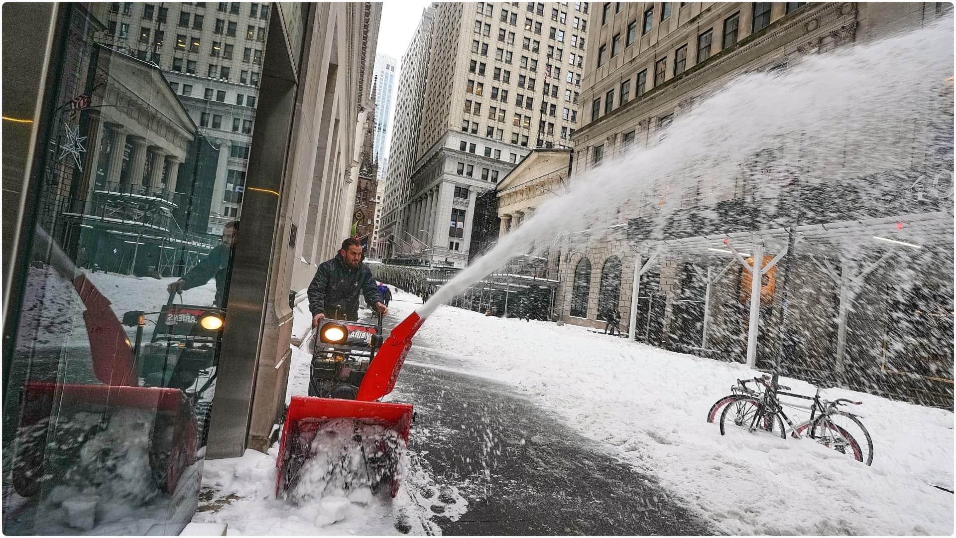 Northeast US sees more snow from tail end of colossal winter storm, at least 25 deaths reported