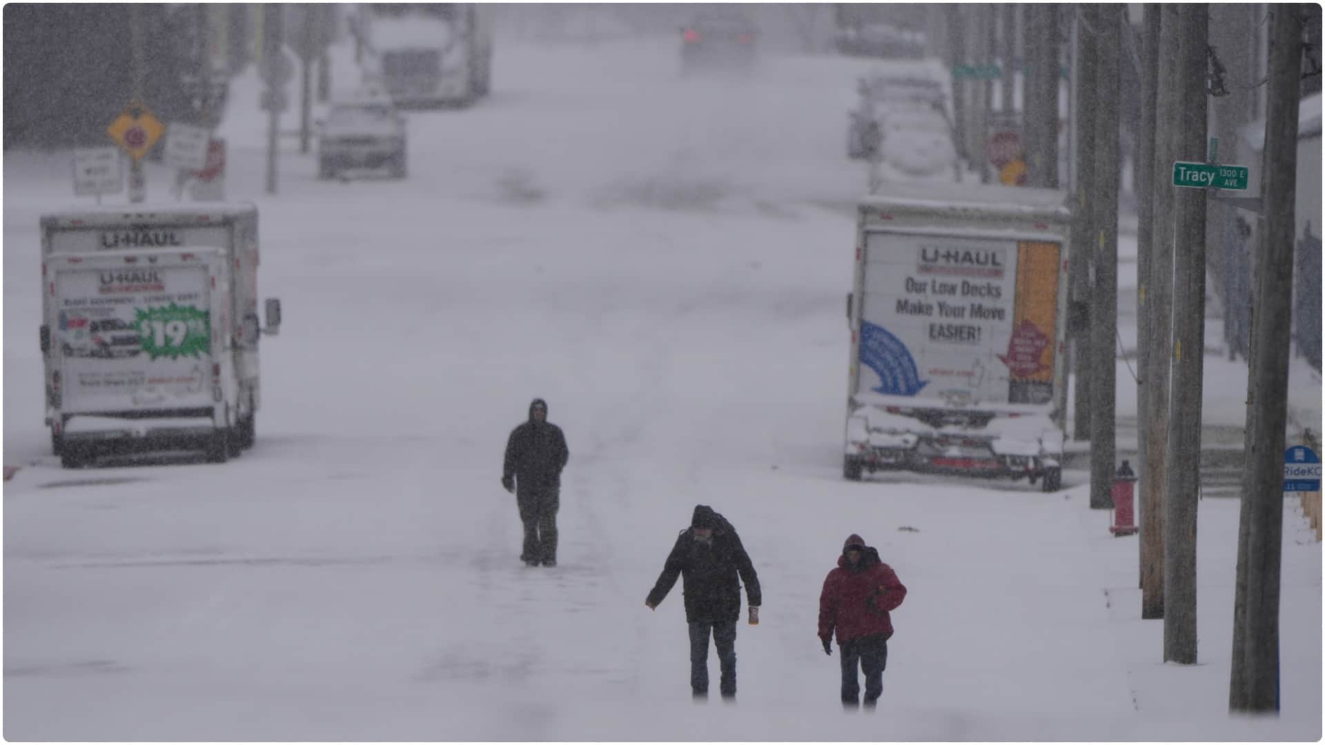 Northeast US sees more snow from tail end of colossal winter storm, at least 25 deaths reported