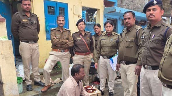 पुलिस ने पकड़े शराब तस्कर