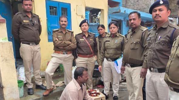 पुलिस ने पकड़े शराब तस्कर