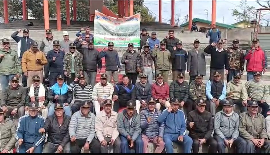 Ex-servicemen stage protest against shifting of Environment Battalion in pithoragarh