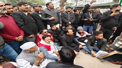 PCS Officer Alankar Agnihotri sitting on dharna outside the Collectorate in Bareilly