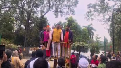 PCS Officer Alankar Agnihotri sitting on dharna outside the Collectorate in Bareilly