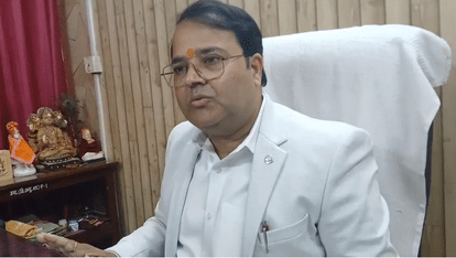 UP Big News: Deputy Commissioner resigns...says, "Yogi is my boss, my wife has become like a sister"; Avimukte