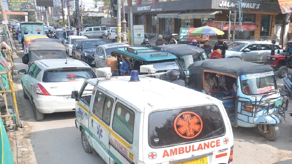 Ramghat Road jammed due to Road construction and uncontrolled traffic