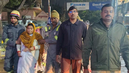 Kanpur: Mother and son trapped in restaurant elevator for half an hour, rescued by authorities