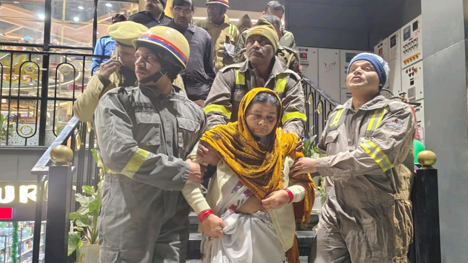 Kanpur: Mother and son trapped in restaurant elevator for half an hour, rescued by authorities