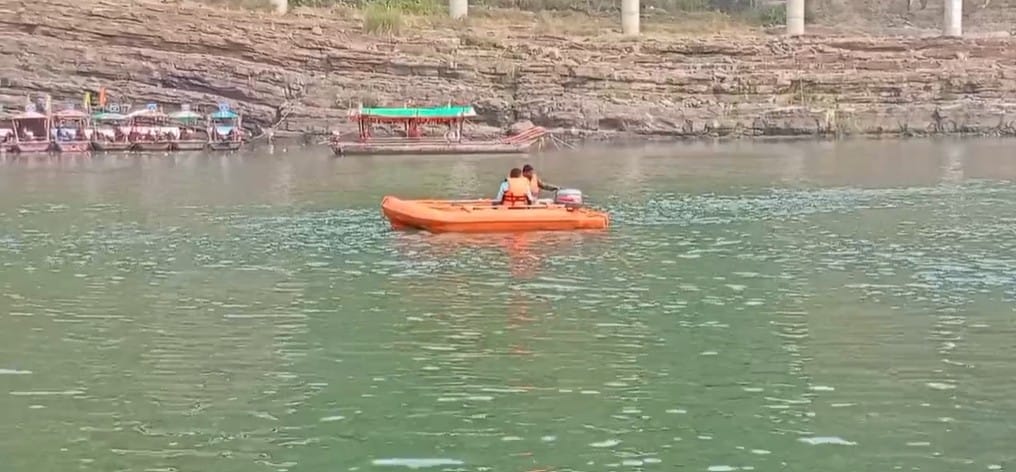 Major tragedy in Omkareshwar: Two young men from Gujarat drowned while bathing in the Narmada River