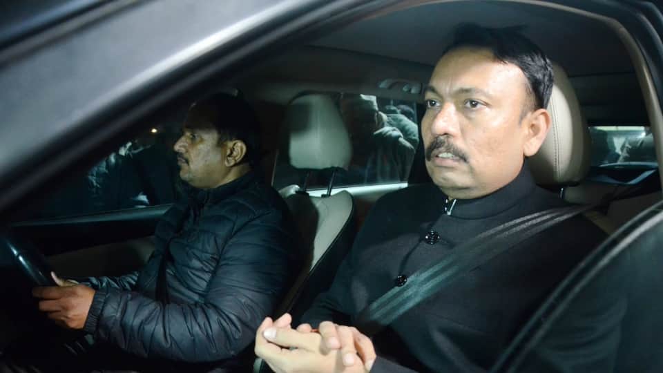 UP News Alankar Agnihotri Mother Also Quit Job, Uncle, a Retired Wing Commander Reveals Reason