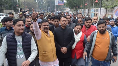 Bareilly City Magistrate Alankar Agnihotri protest from his residence to Collectorate five hours timeline