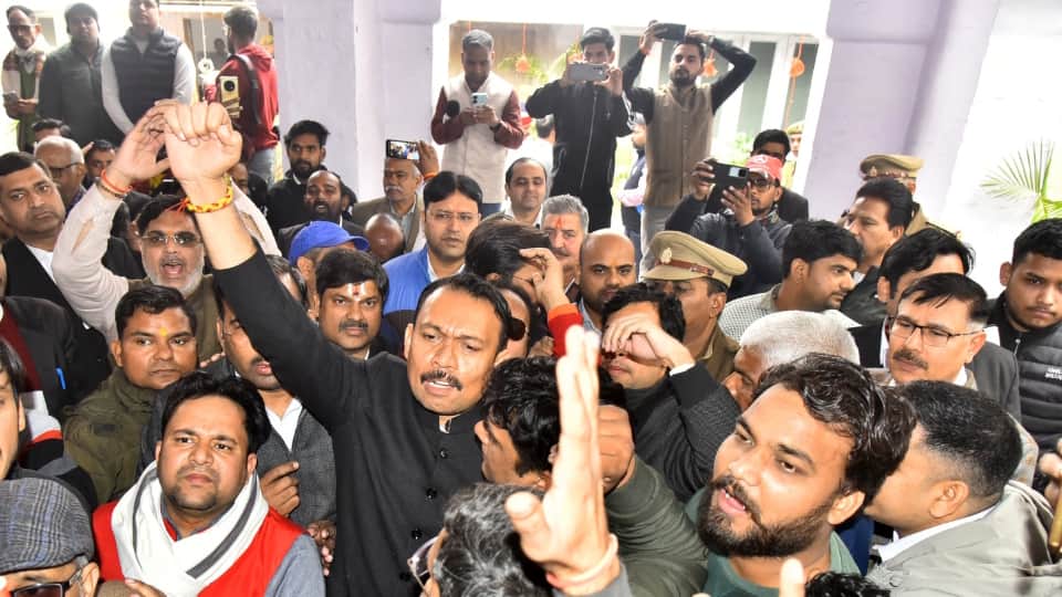 UP News Alankar Agnihotri Mother Also Quit Job, Uncle, a Retired Wing Commander Reveals Reason