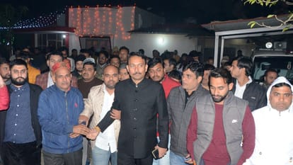 Bareilly City Magistrate Alankar Agnihotri protest from his residence to Collectorate five hours timeline