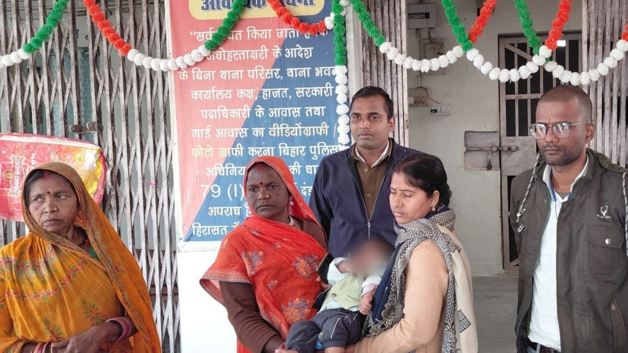 Bihar News: Heart-wrenching incident in Madhubani, mother abandons six-month-old infant in temple verandah