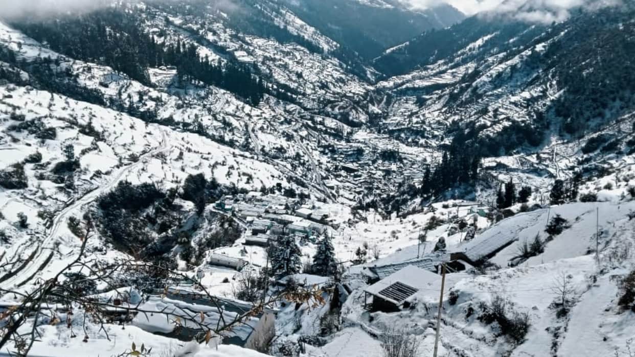 Snowfall in Chamoli more than 77 villages of affected traffic on seven motor roads including highway stopped