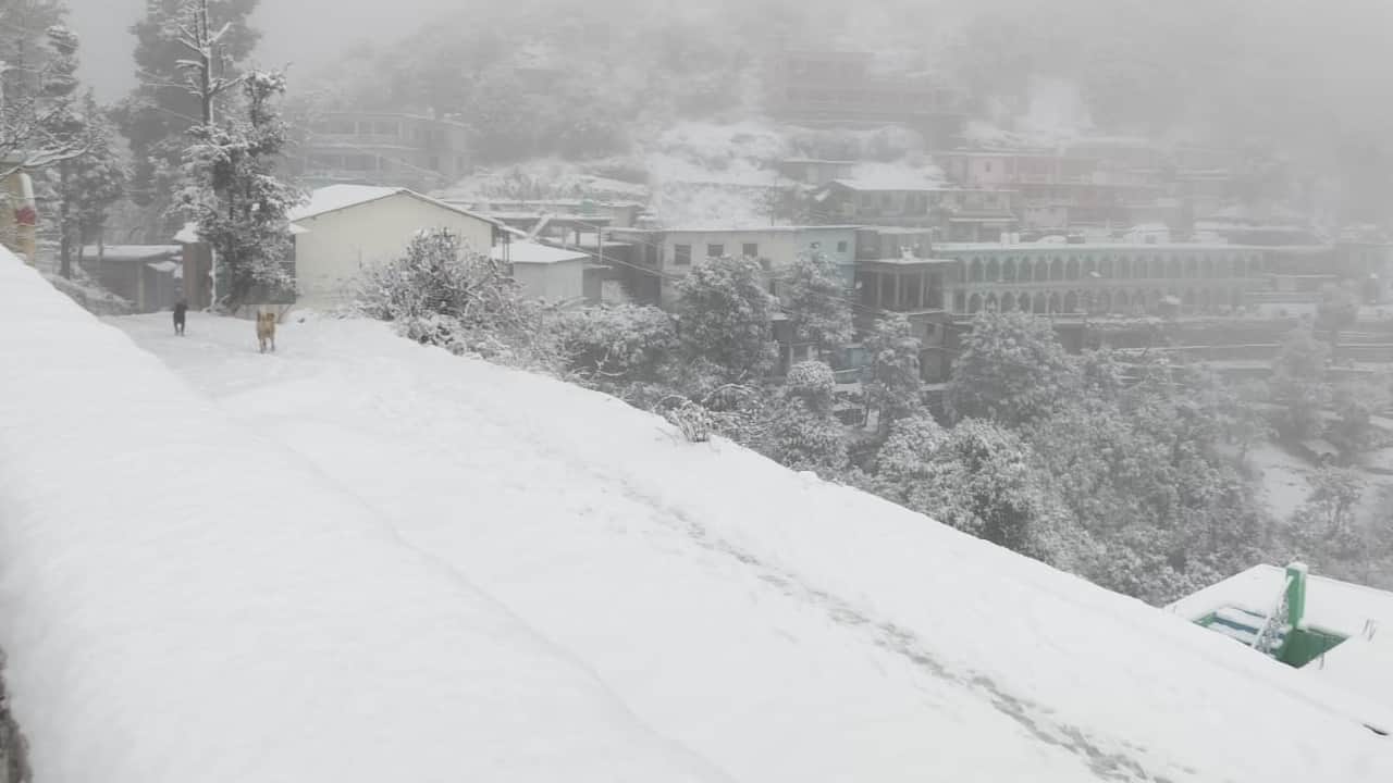 Snowfall in Chamoli more than 77 villages of affected traffic on seven motor roads including highway stopped