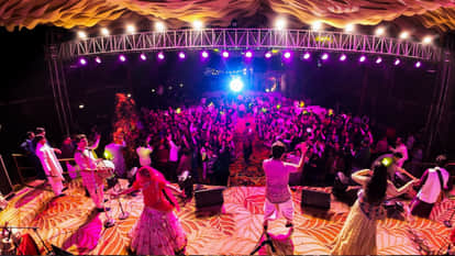 For the first time in Gorakhpur, a bhajan evening was organised in the club and Barsana Holi was played.