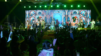 For the first time in Gorakhpur, a bhajan evening was organised in the club and Barsana Holi was played.