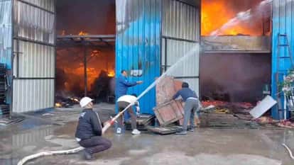 Haridwar massive fire broke out in tent warehouse in Bairagi Camp area causing panic