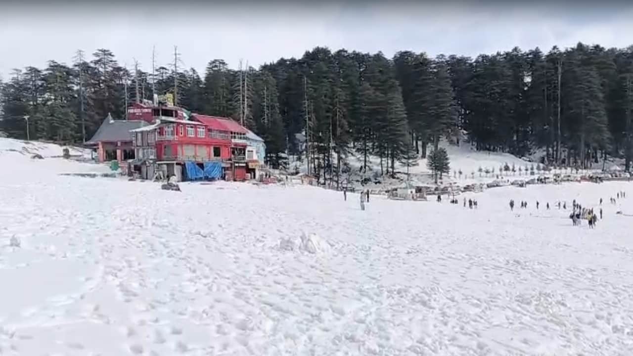 HP Snowfall pics: shimla, Manali, Kufri, and other high-altitude areas of covered in snow