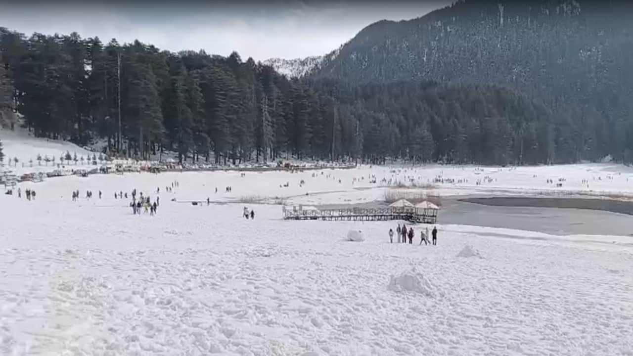 HP Snowfall pics: shimla, Manali, Kufri, and other high-altitude areas of covered in snow