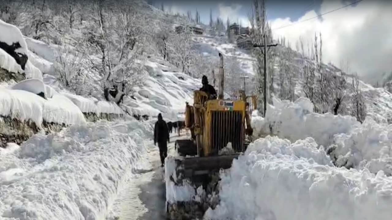HP Snowfall pics: shimla, Manali, Kufri, and other high-altitude areas of covered in snow
