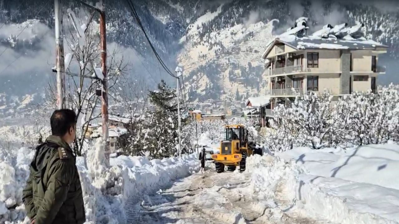 HP Snowfall pics: shimla, Manali, Kufri, and other high-altitude areas of covered in snow
