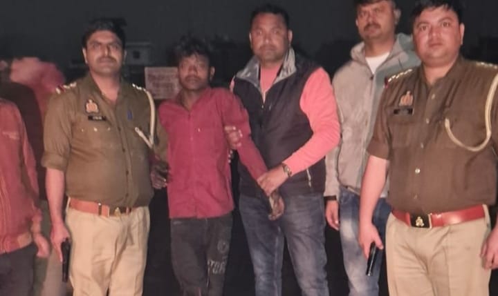 Kanpur robber was arrested in late night encounter  had escaped after evading the security guard