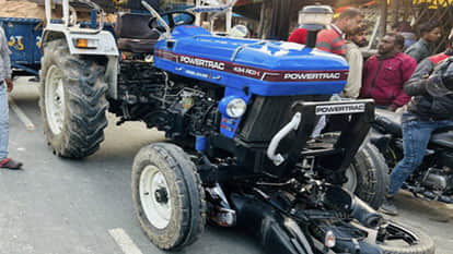 UP: Two cousins killed in a collision between a tractor and a motorcycle